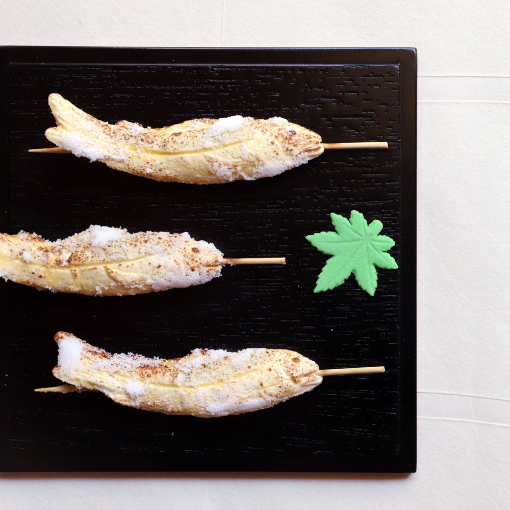鮎のシーズン到来 和食での魚の盛り付け知っていますか 和菓子の鮎の向きは 酒とネコ